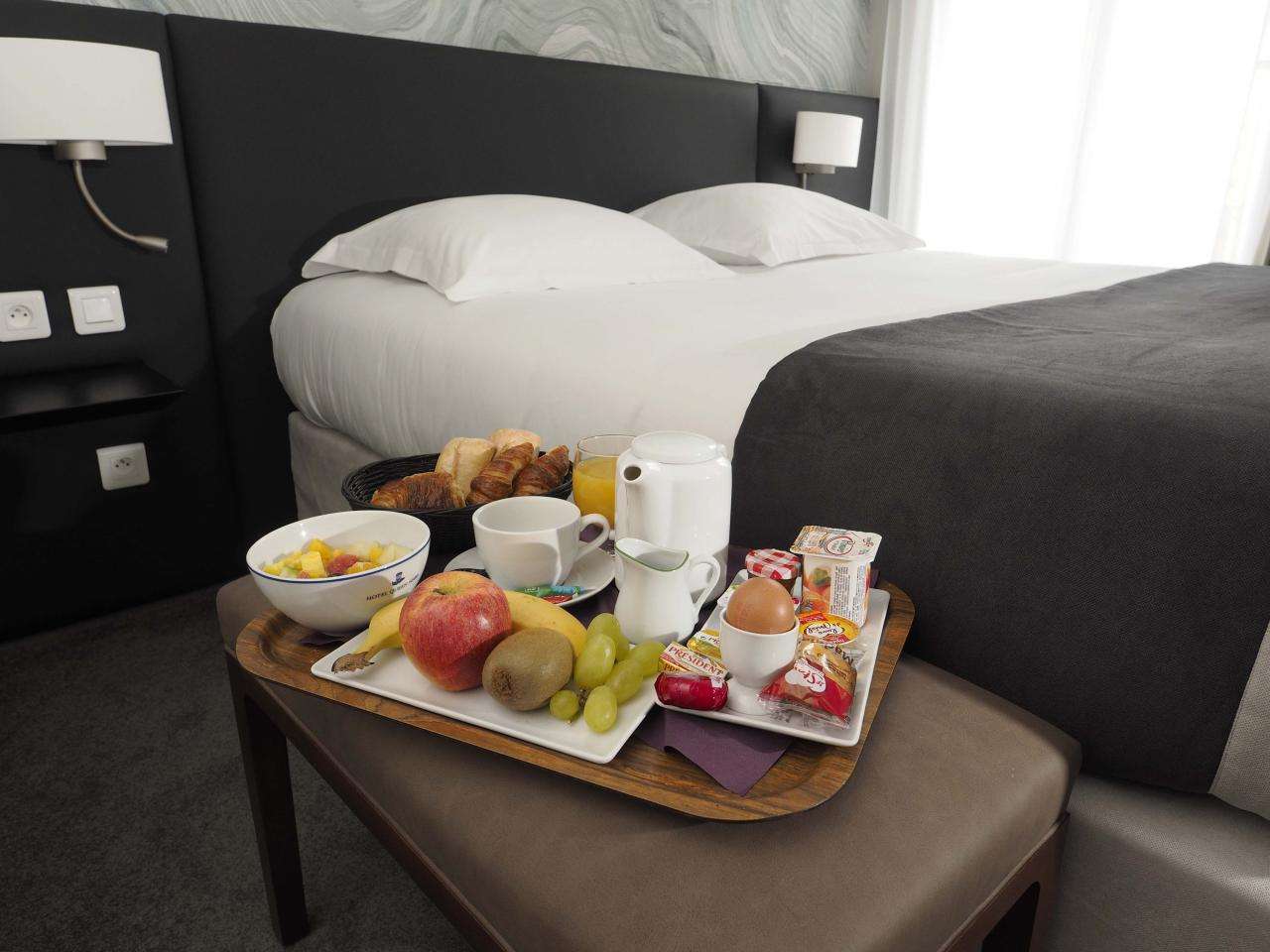 部屋での朝食